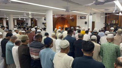 বর্ষীয়ান রাজনীতিবিদ তোফায়েল আহমেদের প্রথম জানাজা। ছবি: বাংলা ট্রিবিউন