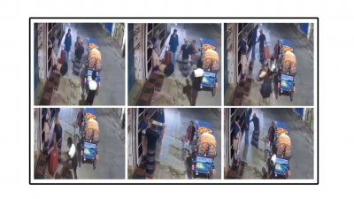 মোহাম্মদপুরের নূরজাহান রোডে নিজ বাসার সামনে ছিনতাইয়ের শিকার হন দুই বোন (ভিডিও ফুটেজ থেকে নেওয়া ছবি)
