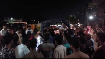 থানার আশপাশ এলাকায় উত্তেজনা ছড়িয়ে পড়ে
