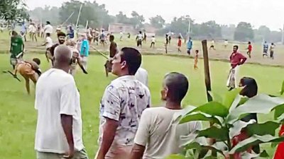 চাঁপাইনবাবগঞ্জে দুই পক্ষের সংঘর্ষ