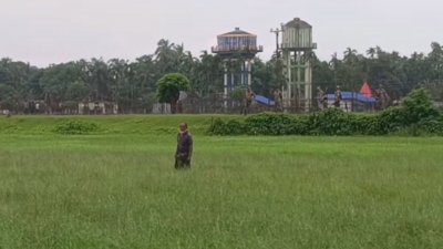 বিজিবি ও স্থানীয়দের বাধার মুখে শূন্যরেখায় অবস্থান নেন ভারত থেকে পুশইনের শিকার ৬০ বছরের ওই ব্যক্তি