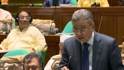 বাজেট পেশ করছেন অর্থমন্ত্রী