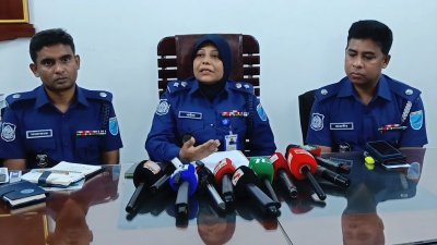 সংবাদ সম্মেলনে কথা বলেন ঢাকা জেলা পুলিশের এসপি