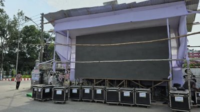 পটুয়াখালীতে বড় স্ক্রিনে ফুটবল বিশ্বকাপ দেখা বন্ধ