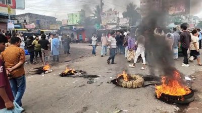 রাউজান উপজেলায় যুবদল নেতা মাসুদ উল হক চৌধুরীকে গুলি করে হত্যার প্রতিবাদে চট্টগ্রাম-কাপ্তাই সড়কে দীর্ঘ আড়াই ঘণ্টা অবরোধ করে বিক্ষোভ