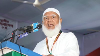 শনিবার বিকালে চট্টগ্রাম নগরের লালদীঘি ময়দানে ১১ দলীয় ঐক্যের বিভাগীয় সমাবেশে বক্তব্য দেন বিরোধীদলীয় নেতা ও জামায়াতের আমির শফিকুর রহমান