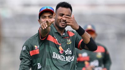 ক্যারিয়ারসেরা বোালিং করেছেন শরিফুল।