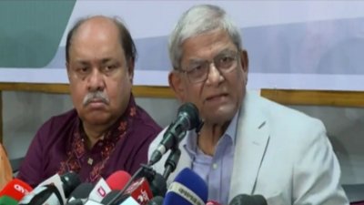 জাতীয় প্রেস ক্লাবে জিয়াউর রহমানের মৃত্যুবার্ষিকীর আলোচনা অনুষ্ঠানে বক্তব্য রাখেন মির্জা ফখরুল ইসলাম আলমগীর। ছবি: বাংলা ট্রিবিউন