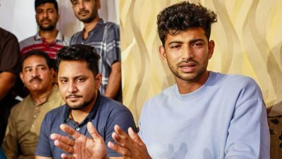 শনিবার বিকালে চট্টগ্রাম নগরের বাসায় সংবাদ সম্মেলন করে ঘটনার বর্ণনা দেন জাতীয় দলের ক্রিকেটার নাঈম হাসান