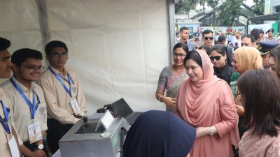 জেলা স্টার্টআপ সাইন্স প্রজেক্ট অ্যান্ড ইনোভেসন আইডিয়া শোকেসিংয়ের ঢাকা জেলা পর্যায়ের প্রতিযোগিতার সমাপনী ও পুরস্কার বিতরণী অনুষ্ঠানে ডা. জুবাইদা রহমান
