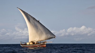 আরব সাগরে কাঠের পালতোলা নৌযান। ছবি: সংগৃহীত