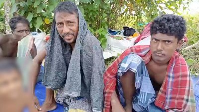 সীমান্তে আটকে পড়া ব্যক্তিরা