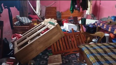 ঘরে ভাঙচুর ও লুটপাট