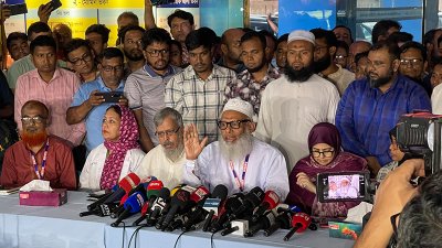 কথা বলছেন আদ-দ্বীন ফাউন্ডেশনের নির্বাহী পরিচালক ডা. শেখ মহিউদ্দিন