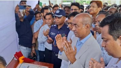 প্রধান অতিথি হিসেবে কসাইখানার উদ্বোধন করেন আইন ও সংসদ বিষয়ক মন্ত্রী মো. আসাদুজ্জামান