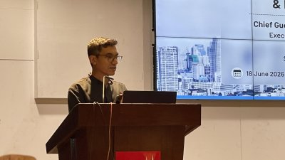 বক্তব্য রাখছেন চৌধুরী আশিক মাহমুদ বিন হারুন