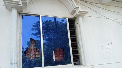 বিদ্যুৎ অফিসে ভাঙচুর