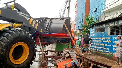 যাত্রাবাড়ী ফুটপাত ও সড়ক দখলমুক্ত করেছে ডিএসসিসি