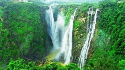 অনন্য এই প্রাকৃতিক বিস্ময়টির নাম কুঞ্চিকাল জলপ্রপাত। ছবি: এনডিটিভি