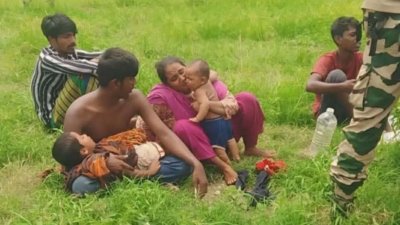 সীমান্তের শূন্যরেখায় সন্তানসহ সেই দম্পতি