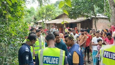 মোটরসাইকেল উদ্ধারের পর আবার ছিনিয়ে নেওয়া হয়