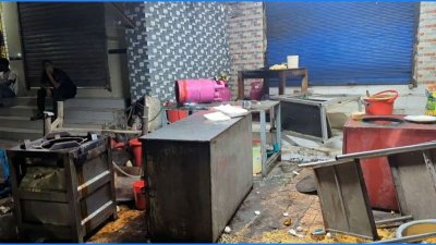 রাজশাহী মহানগরীর বিনোদপুর বাজারে একটি রেস্তোরাঁয় খাবারের বিল ও মান নিয়ে বিরোধকে কেন্দ্র করে সংঘর্ষ, ভাঙচুর ও ধাওয়া-পাল্টা ধাওয়ার ঘটনা ঘটেছে