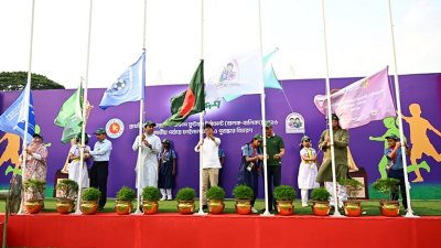 প্রাথমিকের ফুটবল টুর্নামেন্টের চূড়ান্ত পর্বে যোগ দিয়েছেন প্রধানমন্ত্রী