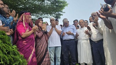 মুন্সীগঞ্জে জুলাই শহীদদের কবর জিয়ার করেন মির্জা ফখরুল ইসলাম আলমগীর