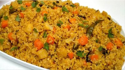 বর্ষার দিনে স্বস্তির স্বাদ সবজি খিচুড়ি