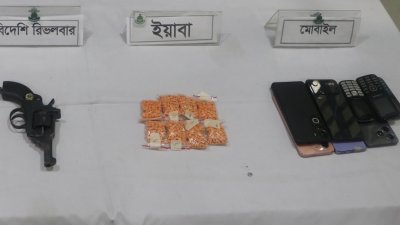 ইয়াবা, নগদ টাকা ও একটি বিদেশি রিভলবারসহ গ্রেফতার করেছে র্যাব