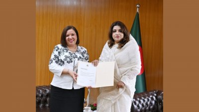 পররাষ্ট্র প্রতিমন্ত্রী শামা ওবায়েদ ইসলামের সঙ্গে বাংলাদেশে নিযুক্ত মরক্কোর রাষ্ট্রদূত লাল্লা বুতাইনা আল কেরদুদি আল কুলালির সৌজন্য সাক্ষাৎ