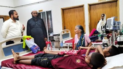 হাসপাতালে ভর্তি প্রাথমিকের অসুস্থ শিক্ষার্থীরা
