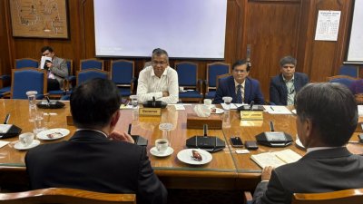 বাংলাদেশ ব্যাংকের গভর্নর মো. মোস্তাকুর রহমানের সঙ্গে জাপানের বহুজাতিক প্রতিষ্ঠান মিৎসুই অ্যান্ড কোম্পানির উচ্চপর্যায়ের প্রতিনিধিদলের সৌজন্য সাক্ষাৎ