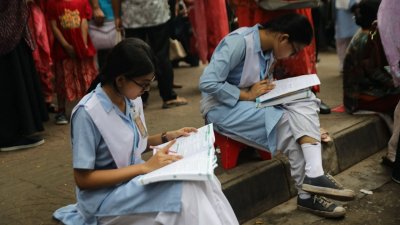 এইচএসসি পরীক্ষার্থী (ছবি: আবির আহাম্মেদ সুপ্ত)