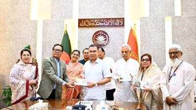 বাংলাদেশ সচিবালয়ের মন্ত্রিসভা কক্ষ থেকে ভিডিও কনফারেন্সের মাধ্যমে সারাদেশে ‘নজরুল বর্ষ ২০২৬-২৭’ উদযাপন কর্মসূচির উদ্বোধন করেন প্রধানমন্ত্রী