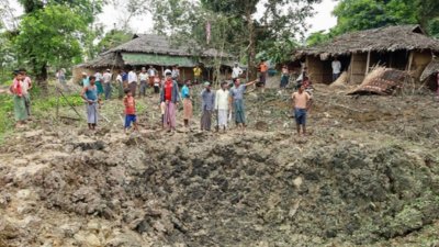 আতঙ্কে ঘর ছেড়ে বাইরে সীমান্ত এলাকার মানুষ