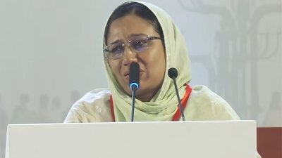 কথা বলছেন জুলাই-আগস্টে বৈষম্যবিরোধী ছাত্র আন্দোলনে নিহত জাহিদের মা