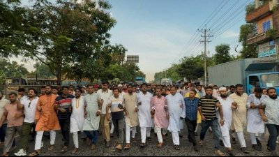 গাজীপুরের রাজেন্দ্রপুরে নিষিদ্ধ ঘোষিত ছাত্রলীগের ঝটিকা মিছিলের প্রতিবাদে বিক্ষোভ মিছিল করেছে জেলা ছাত্রদল