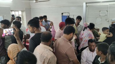 আহতদের হাসপাতালে নেওয়া হয়েছে