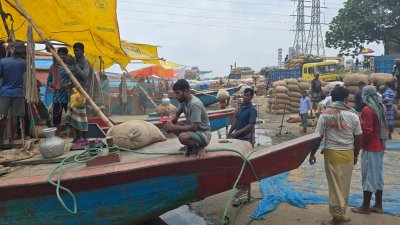 এক ‘গুজবে’ বাজার অস্থির, কৃষকদের সর্বনাশ