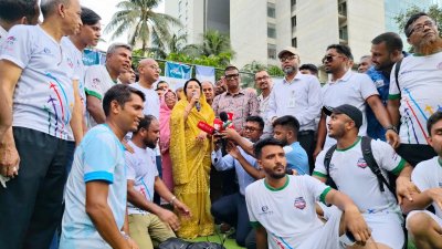 পুরস্কার বিতরণ করেন বেসামরিক বিমান চলাচল ও পর্যটন মন্ত্রী আফরোজা খানম রিতা