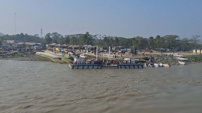 ফেরিসহ সব ধরনের নৌযান চলাচল বন্ধ ঘোষণা করেছে প্রশাসন