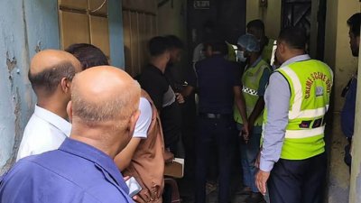 ময়মনসিংহ নগরীর রামকৃষ্ণ মিশন রোডের ভাড়া বাসায় রাজিব আহমেদ রুবেলকে গলা কেটে হত্যার ঘটনায় মামলা, ঘটনাস্থল পরিদর্শন করেছে পুলিশ ও পিবিআই