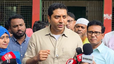 কথা বলছেন ববি হাজ্জাজ
