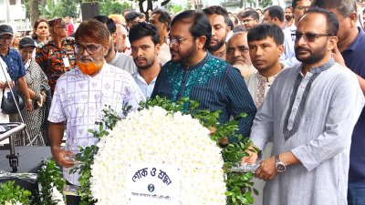 অধ্যাপক আবুল কাসেম ফজলুল হকের মরদেহে শ্রদ্ধা জানান মজিবুর রহমান মঞ্জু