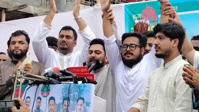 মঙ্গলবার বিকালে গাজীপুরের কালীগঞ্জ বাসস্ট্যান্ডে অনুষ্ঠিত সমাবেশে বক্তব্য দেন বিরোধীদলীয় চিফ হুইপ নাহিদ ইসলাম
