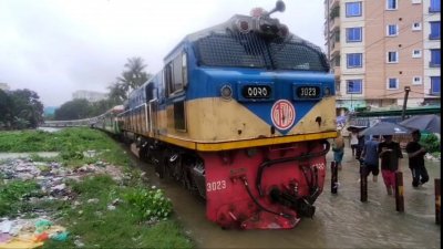 কক্সবাজারগামী পর্যটক এক্সপ্রেস ট্রেনের যাত্রা বাতিল করেছে রেলওয়ে কর্তৃপক্ষ