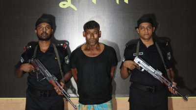 গ্রেফতার খবির মোল্লা