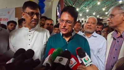 শনিবার সকালে সাভারের নলাম এলাকায় গণবিশ্ববিদ্যালয় দিবস উপলক্ষে আলোচনা সভায় বক্তব্য দেন শিক্ষামন্ত্রী আ ন ম এহছানুল হক মিলন
