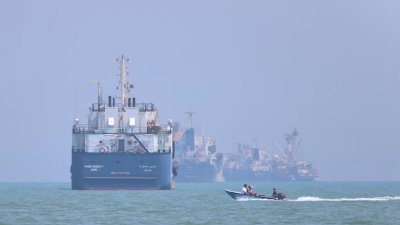 হরমুজ প্রণালিতে নৌযানের ফাইল ছবি: এনডিটিভি